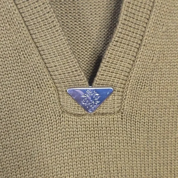 White house black market elbow sleeve v neck pullover sweater size Medium. - Picture 11 of 12